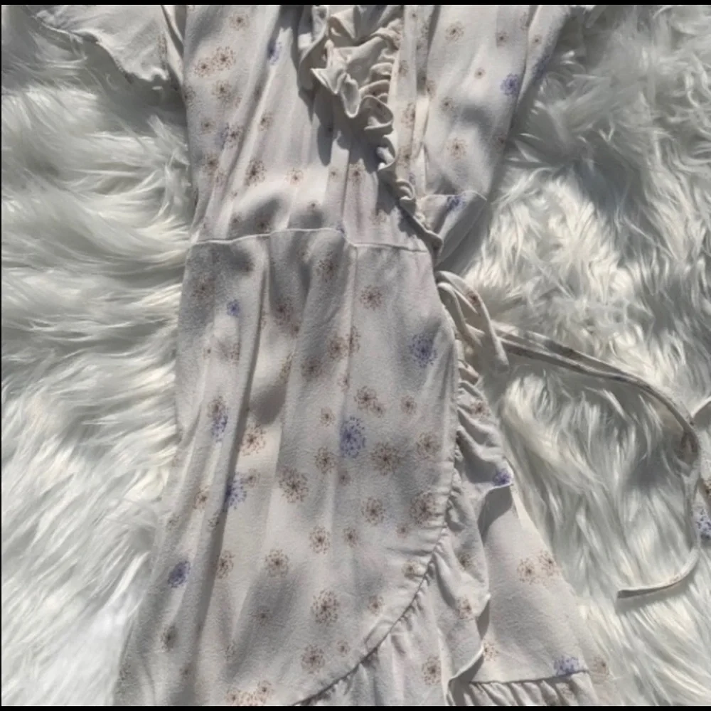 Aritzia Sunday Best Wrap Dress - Picture 6 of 11